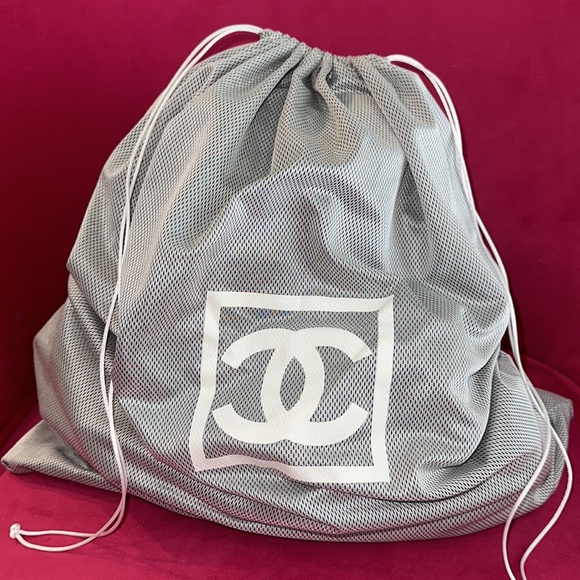 Chanel silver mesh travel pouch bag - Picture 1 of 7